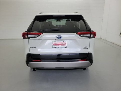Used 2022 Toyota RAV4 SE AWD/4WD image 6