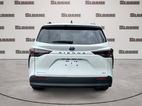 Used 2025 Toyota Sienna XLE w/ XLE Plus Package AWD/4WD image 4
