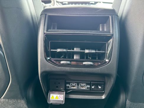 Used 2023 Jeep Grand Cherokee Overland AWD/4WD image 34
