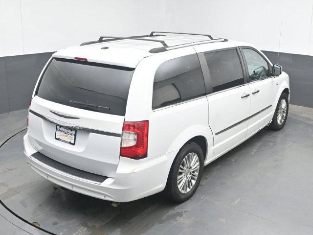 Used 2014 Chrysler Town & Country Touring-L FWD image 38