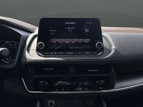 Used 2023 Nissan Rogue SV image 7