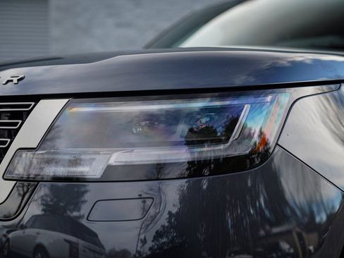 Used 2025 Land Rover Range Rover SE image 4