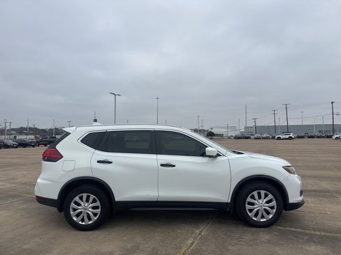 Used 2017 Nissan Rogue S image 17