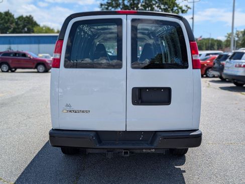 Used 2021 Chevrolet Express 2500 w/ Driver Convenience Package RWD image 4