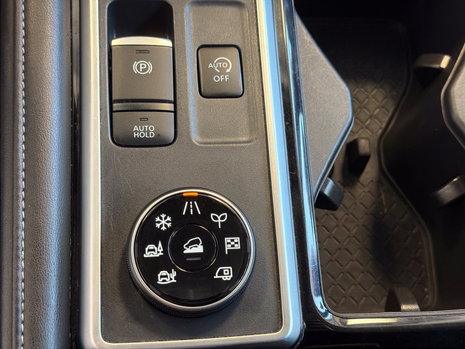 Used 2025 Nissan Pathfinder SV AWD/4WD image 26