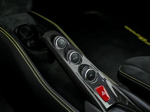 Used 2021 Ferrari F8 Tributo RWD image 35