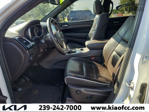 Used 2019 Jeep Grand Cherokee Overland AWD/4WD image 23