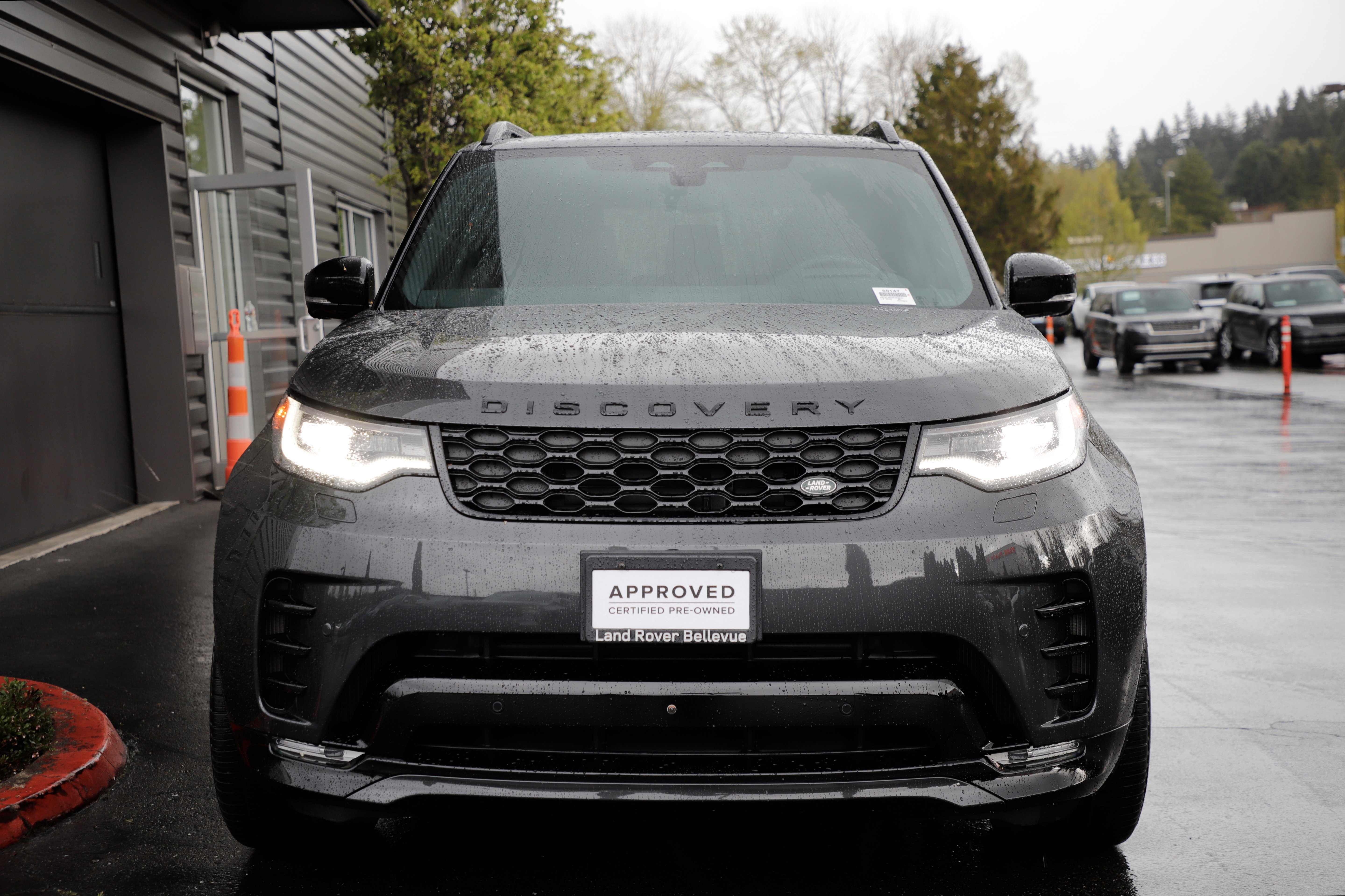 Certified 2025 Land Rover Discovery Dynamic SE AWD/4WD image 4