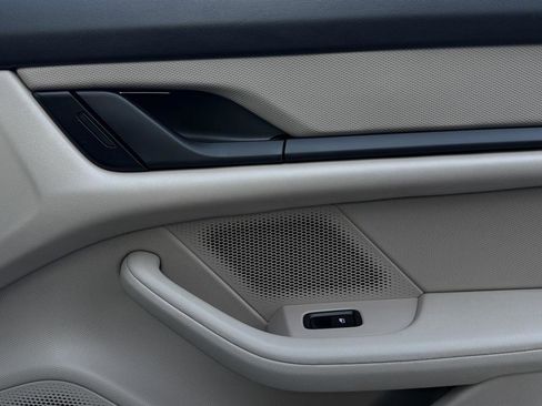 Used 2022 Porsche Taycan image 36