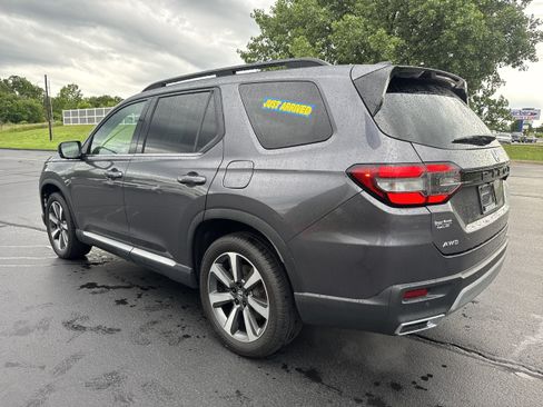 Used 2023 Honda Pilot Elite image 11