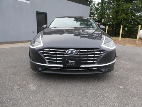 Used 2021 Hyundai Sonata Blue FWD image 2