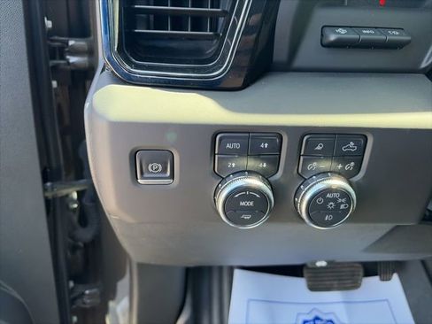 Used 2023 GMC Sierra 1500 AT4 w/ Technology Package AWD/4WD image 19