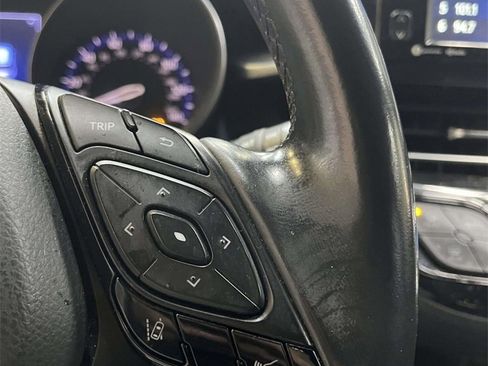 Used 2018 Toyota C-HR XLE image 20