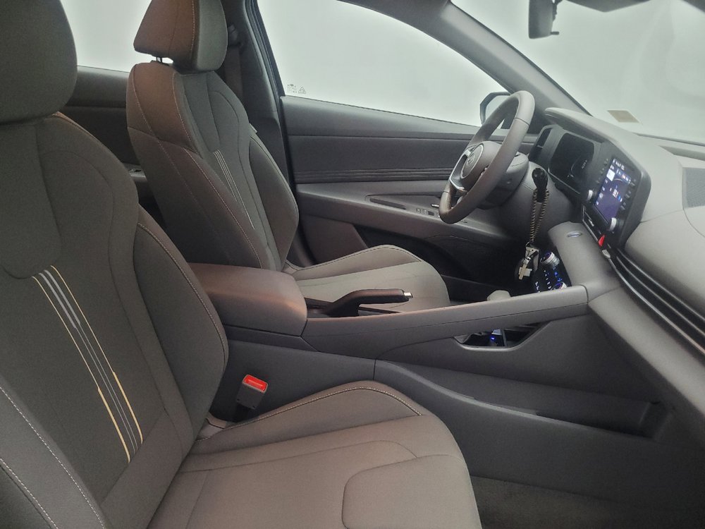 Used 2025 Hyundai Elantra Sport FWD image 21