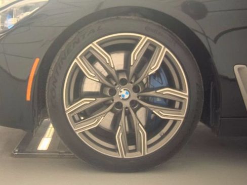 Used 2018 BMW M760i xDrive w/ Luxury Rear Seating Package AWD/4WD image 21