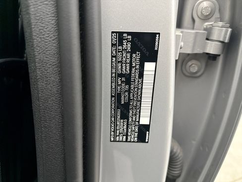 Used 2025 Volvo XC40 B5 Core AWD/4WD image 11