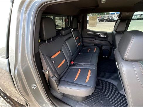 Used 2025 GMC Sierra 1500 AT4 w/ Technology Package AWD/4WD image 28