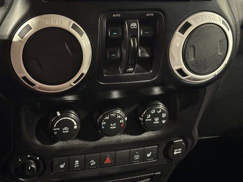 Used 2015 Jeep Wrangler Unlimited Sahara AWD/4WD image 30