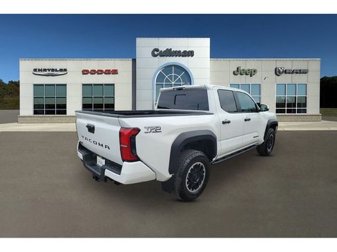 Used 2024 Toyota Tacoma TRD Off-Road w/ TRD Off Road Upgrade Package AWD/4WD image 3