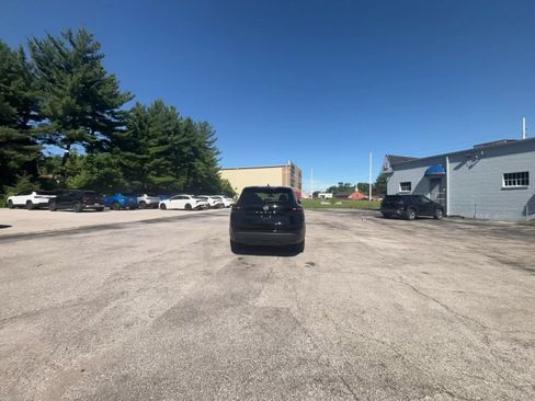 Used 2025 Nissan Rogue SV FWD image 16