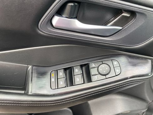 Used 2025 Nissan Rogue SV AWD/4WD image 11