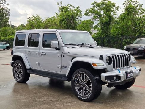 Used 2023 Jeep Wrangler Unlimited Sahara image 3