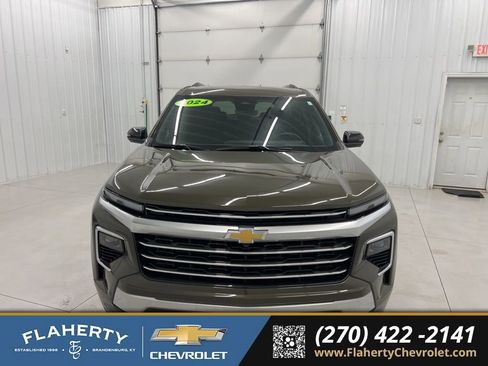 Used 2024 Chevrolet Traverse RS image 7