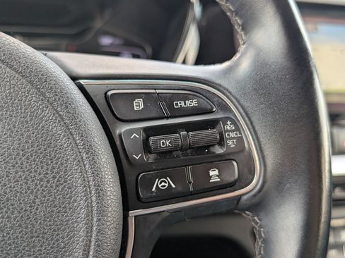 Used 2022 Kia Niro EX Premium FWD image 26