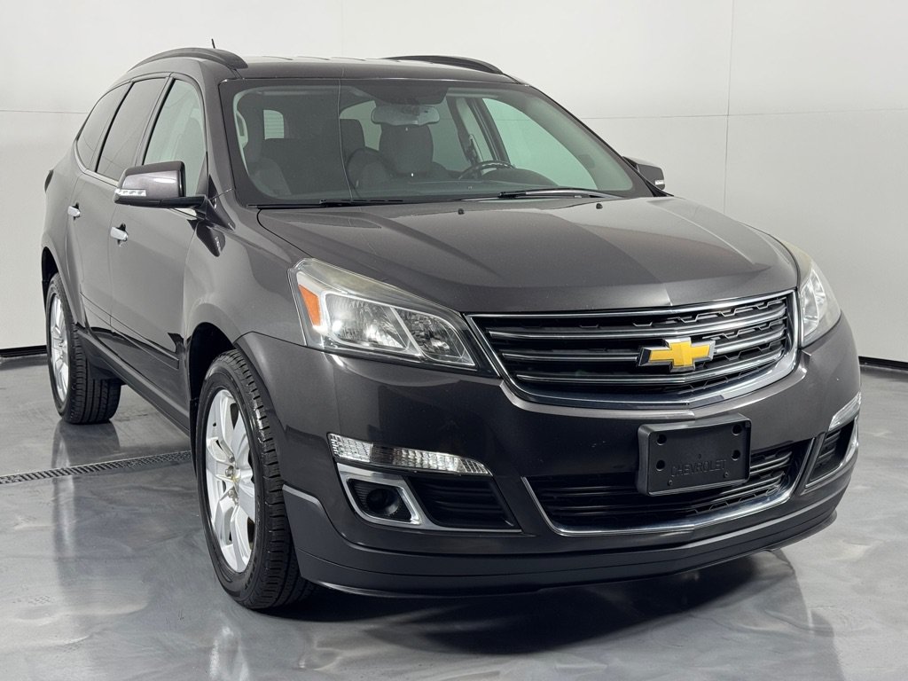 Used 2017 Chevrolet Traverse LT w/ Style and Technology Package AWD/4WD image 3