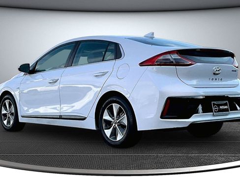 Used 2017 Hyundai Ioniq Limited FWD image 5