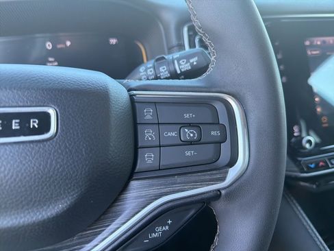 Used 2024 Jeep Wagoneer L Series III w/ Flexible Seating Group image 23