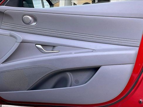 Used 2025 Hyundai Elantra SEL image 23