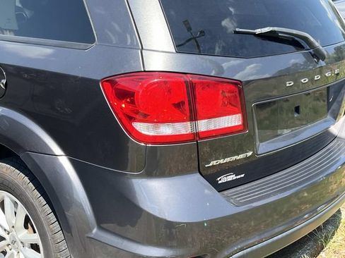 Used 2018 Dodge Journey SXT w/ Connectivity Group FWD image 9