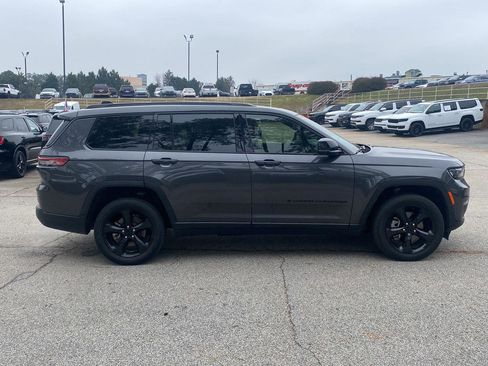 Used 2023 Jeep Grand Cherokee L Limited w/ Luxury Tech Group II image 4