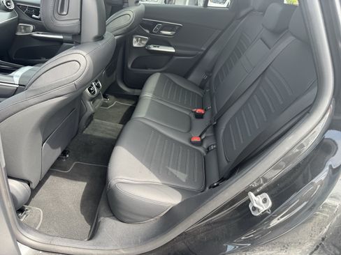Used 2025 Mercedes-Benz GLC 350e 4MATIC image 29