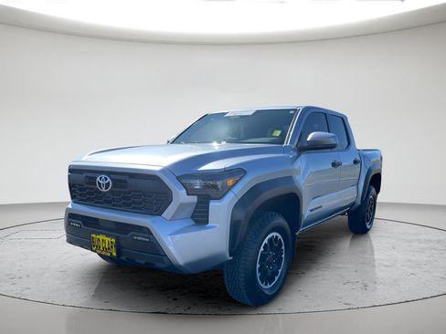 Certified 2024 Toyota Tacoma TRD Off-Road AWD/4WD image 7