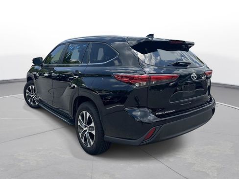 Used 2023 Toyota Highlander XLE FWD image 8