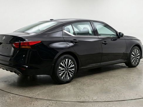 Used 2025 Nissan Altima 2.5 SV FWD image 9