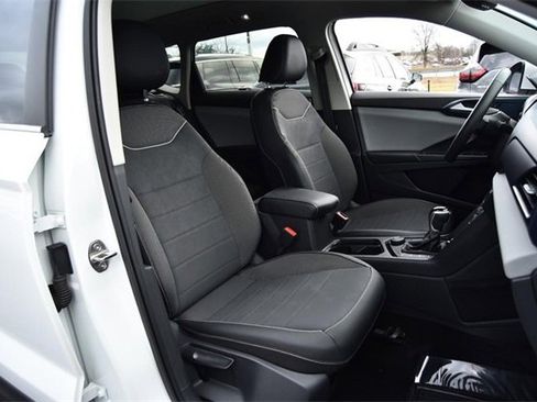 Used 2023 Volkswagen Taos SE w/ Panoramic Sunroof Package image 20