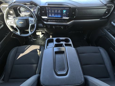 Used 2024 Chevrolet Silverado 1500 LT image 9