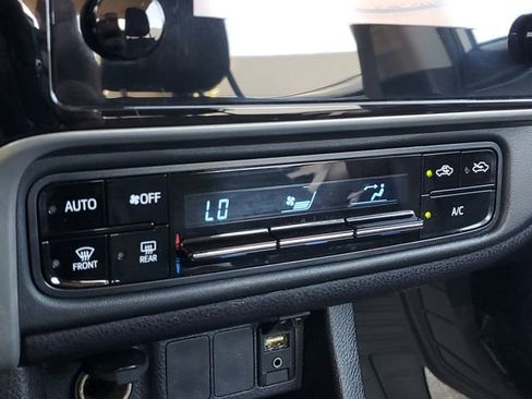 Used 2019 Toyota Corolla LE image 27