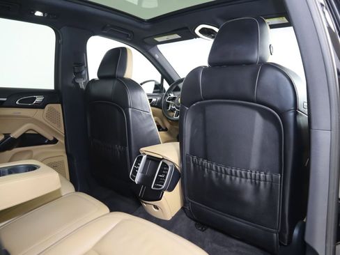 Used 2017 Porsche Cayenne Platinum Edition AWD/4WD image 15