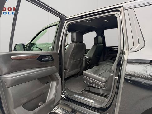 Used 2025 Chevrolet Suburban Z71 image 32