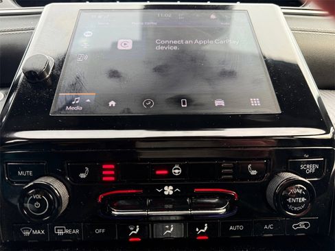 Used 2023 Jeep Grand Cherokee Altitude image 29