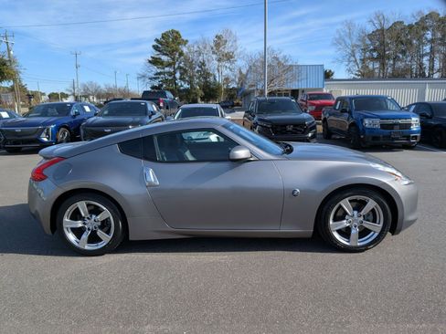Used 2009 Nissan 370Z Touring w/ Aerodynamics Pkg image 2