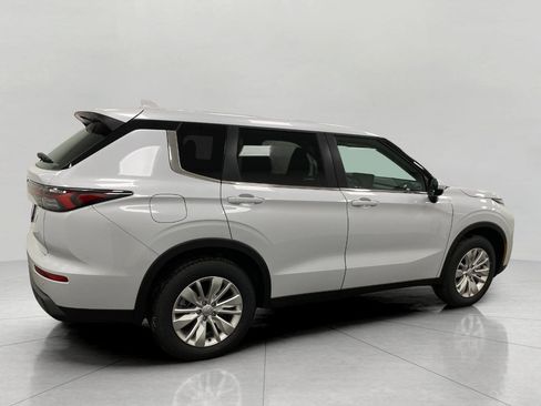New 2026 Mitsubishi Outlander ES AWD/4WD image 2