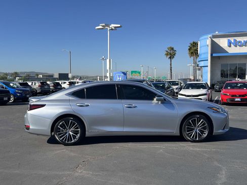 Used 2022 Lexus ES 300h w/ Premium Package image 29