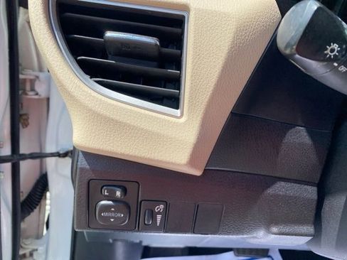 Used 2015 Toyota Corolla LE image 19