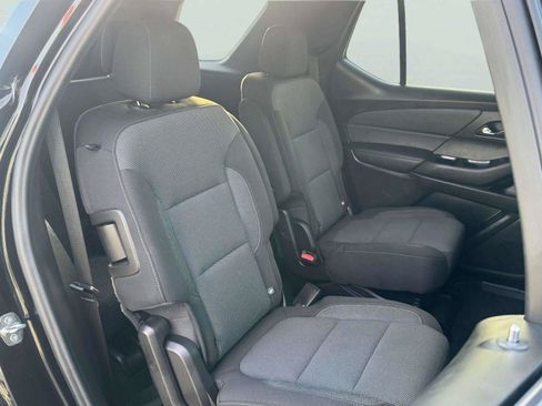 Used 2022 Chevrolet Traverse LT FWD image 46