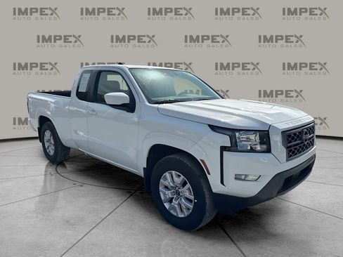 Used 2024 Nissan Frontier SV w/ SV Convenience Package image 7